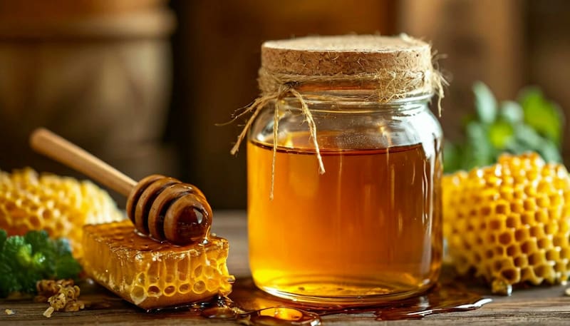 عسل سبلان اصل با رنگ طبیعی و بافت یکدست
